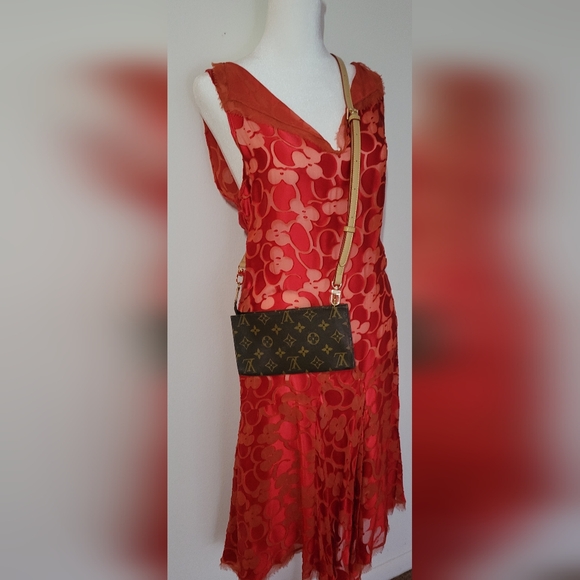 Authentic Louis Vuitton Monogram Pouch - Picture 4 of 12